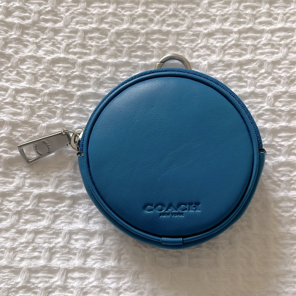 New Coach small round change purse!